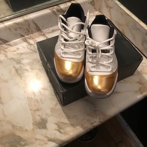 Air jordans 11 white gold